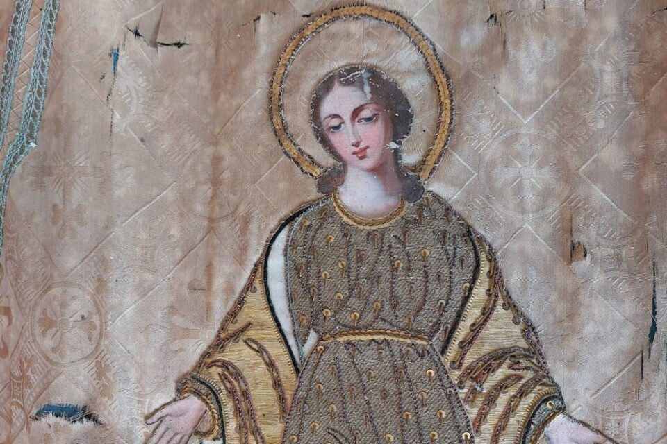 Doudeauville-en-Vexin bannières église