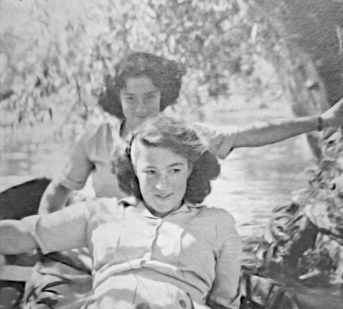 Phyllis (derrière) et Anne en tant que jeunes femmes